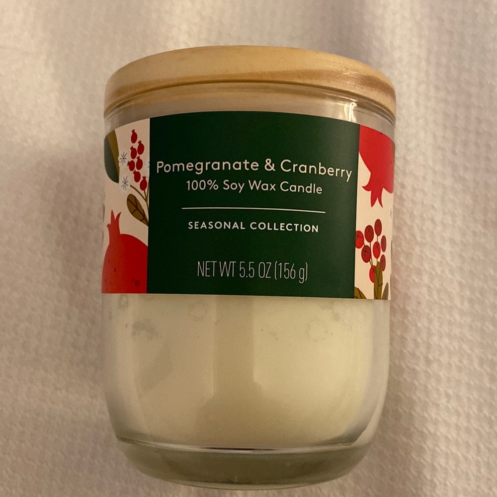 Soy wax candle in pomegranate and cranberry